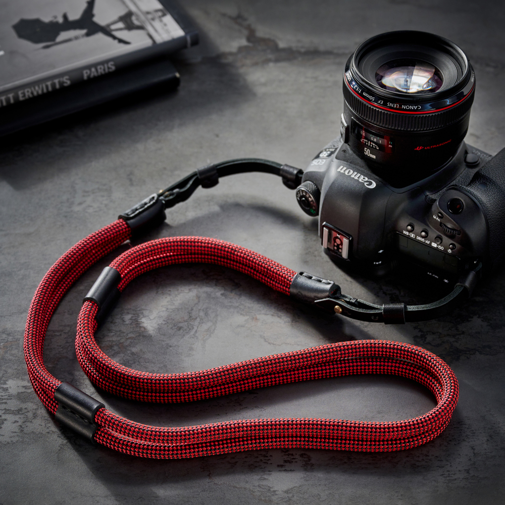 Twin Straps Snake Black and Red Canon