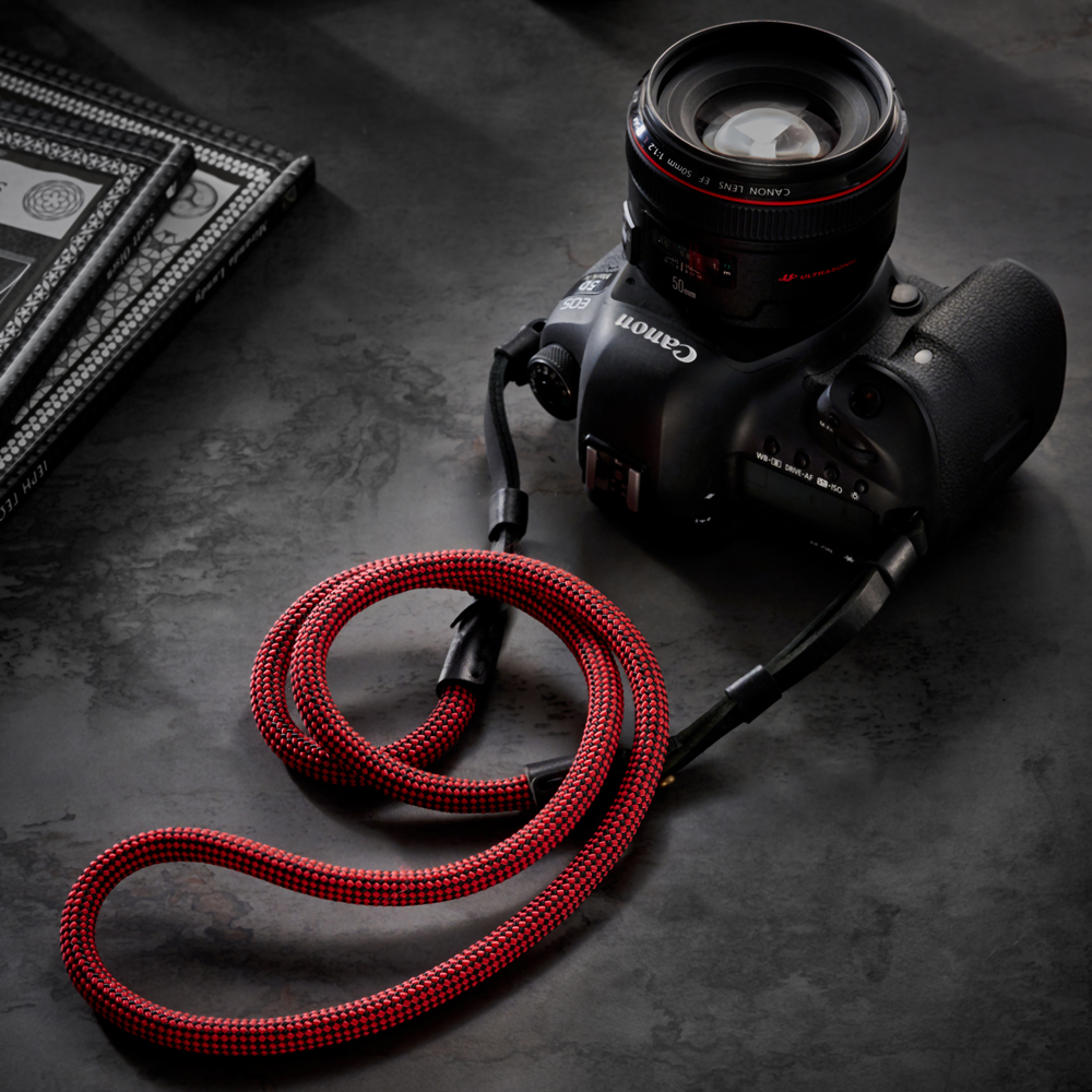 Snake Black&Red Canon Strap
