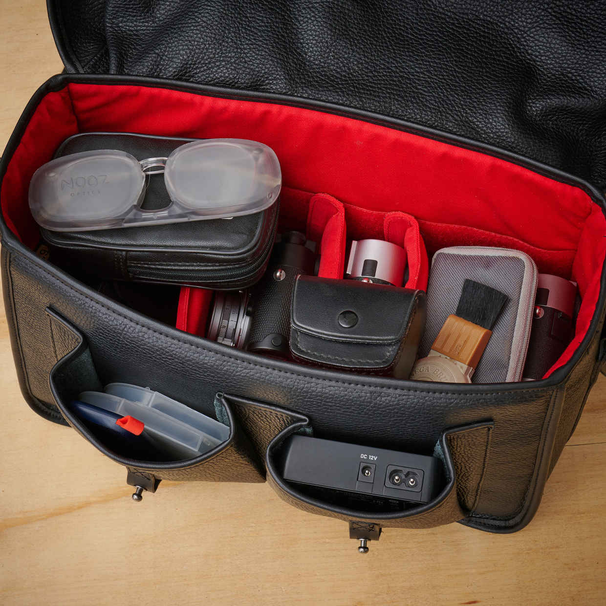 How to Put a DSLR in a Camera Bag - Snap Happy Mom
